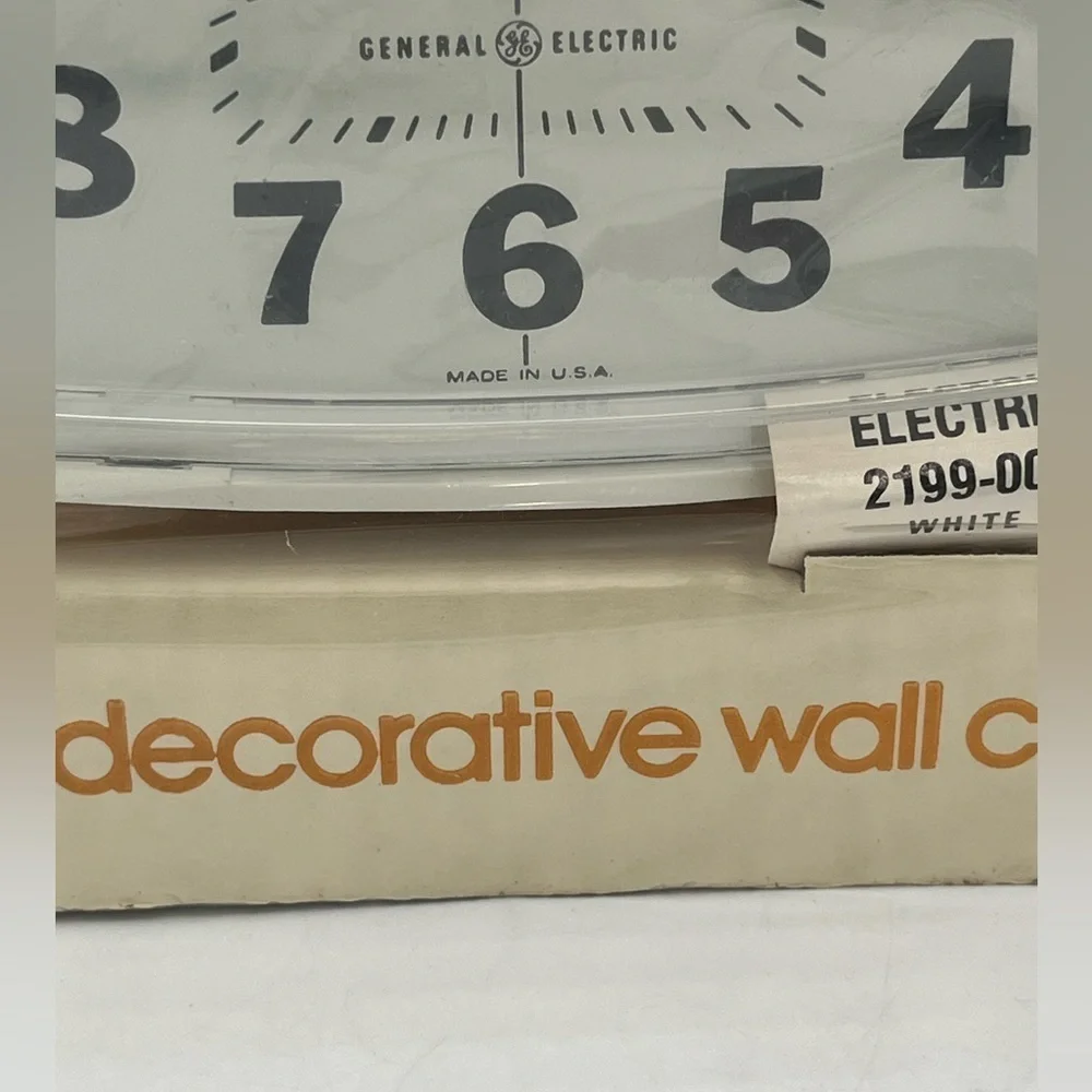 GE Vintage 1960's Model 2199,‎ White Wall Clock Plastic in original packaging
